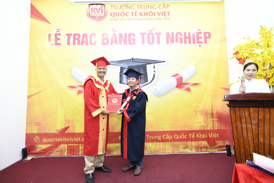 Lễ tốt nghiệp và trao chứng chỉ Sơ cấp