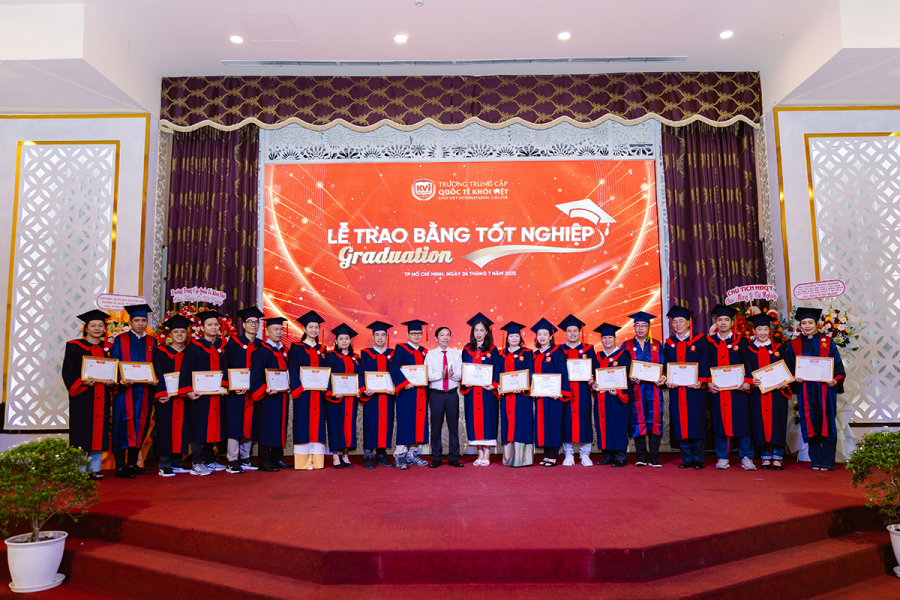 LỄ TỐT NGHIỆP HỆ TRUNG CẤP – MỘT HÀNH TRÌNH KHÉP LẠI, CÁNH CỬA MỚI MỞ RA