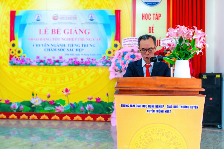 Rạng rỡ ngày tốt nghiệp: Trao bằng Trung cấp ngành Tiếng Trung Quốc & Chăm sóc sắc đẹp