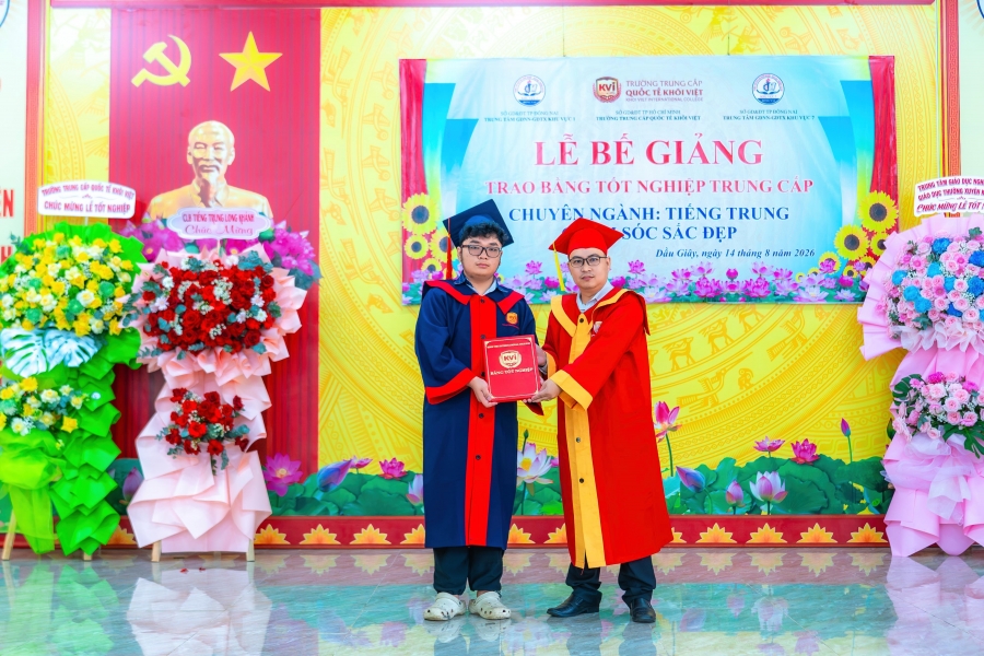 Rạng rỡ ngày tốt nghiệp: Trao bằng Trung cấp ngành Tiếng Trung Quốc & Chăm sóc sắc đẹp